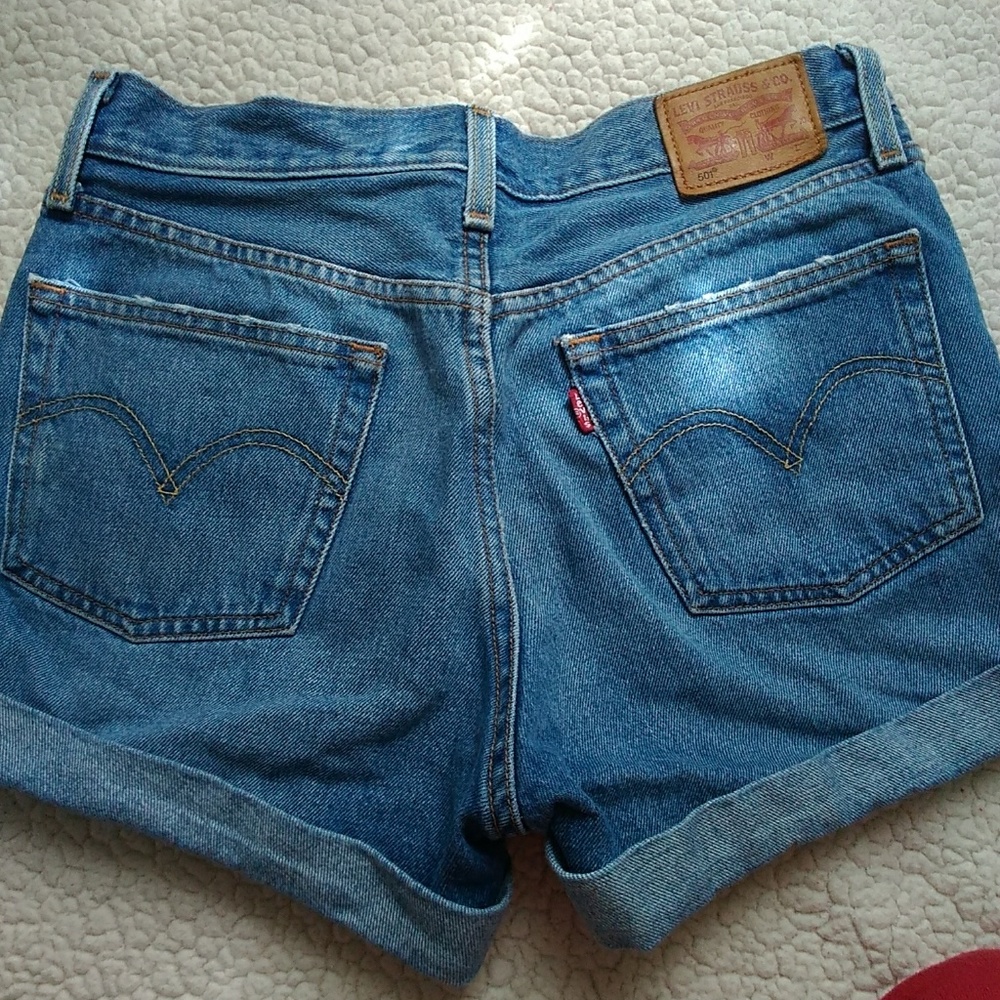 Levi's High Rise Shorts - Picture 2 of 2